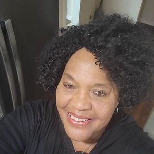 Meet your Posher, Rhunette